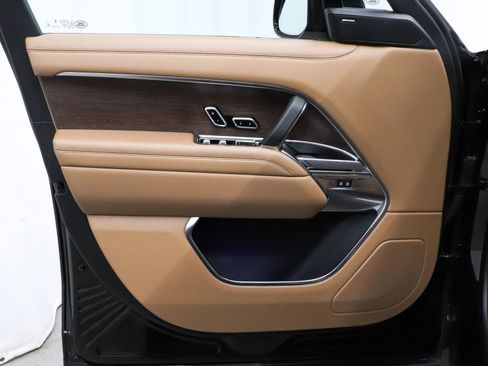 Used 2023 Land Rover Range Rover SE image 12