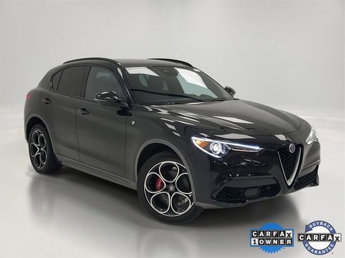 Used 2023 Alfa Romeo Stelvio Ti image 1