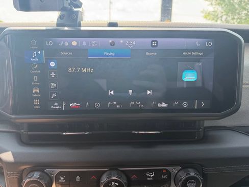 Used 2024 Jeep Wrangler Unlimited Sahara AWD/4WD image 9