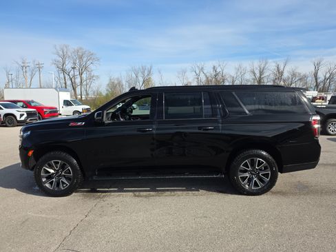 Used 2022 Chevrolet Suburban Z71 w/ Luxury Package image 6