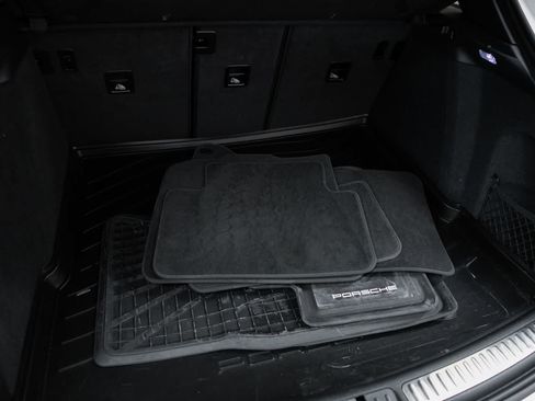 Used 2023 Porsche Macan AWD/4WD image 33