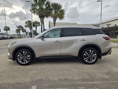 Certified 2023 INFINITI QX60 Luxe w/ Cargo Package FWD image 3