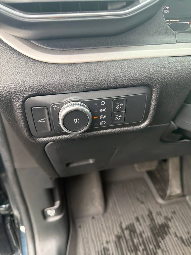 Used 2022 Ford Explorer XLT w/ Equipment Group 202A AWD/4WD image 12