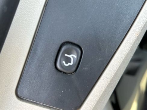 Used 2014 Chrysler Town & Country Touring-L w/ Driver Convenience Group image 21