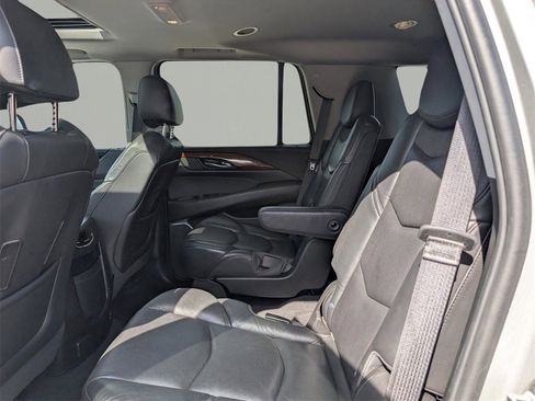 Used 2019 Cadillac Escalade Luxury image 15