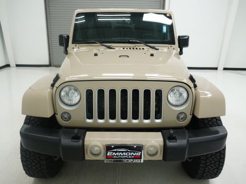 Used 2016 Jeep Wrangler Unlimited Sahara w/ Connectivity Group AWD/4WD image 2