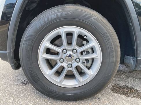 Used 2020 Jeep Grand Cherokee Laredo RWD image 31