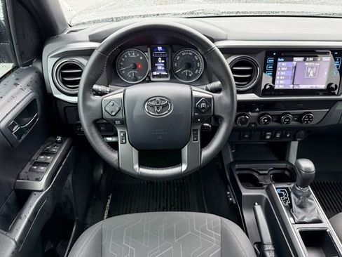 Used 2018 Toyota Tacoma TRD Off-Road image 18