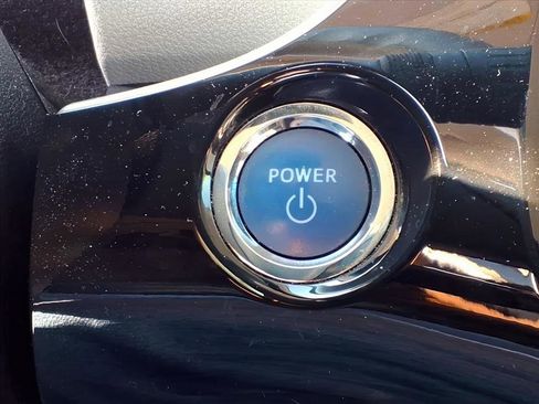 Used 2017 Toyota Prius Four image 19