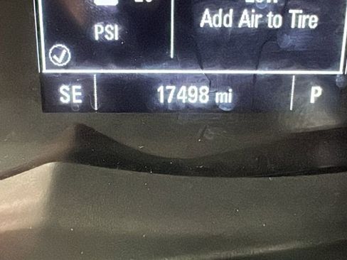 Used 2022 Chevrolet Trax LT w/ Premium Seat Package AWD/4WD image 13