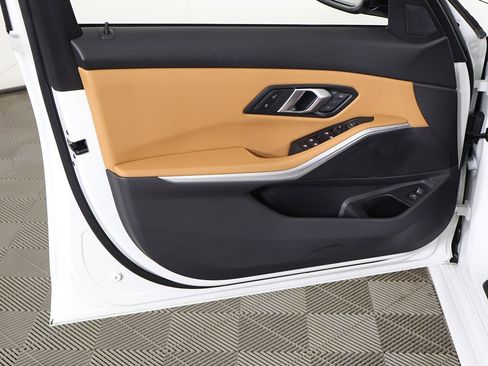 Used 2025 BMW 330i xDrive Sedan w/ M Sport Package image 23