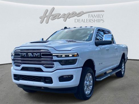 New 2026 RAM 2500 Laramie AWD/4WD image 8