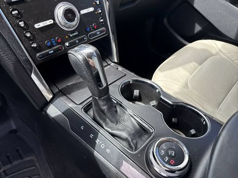 Used 2019 Ford Explorer Platinum AWD/4WD image 19