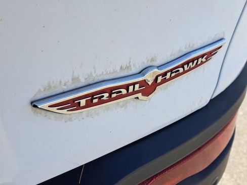 Used 2018 Jeep Cherokee Trailhawk w/ Comfort/Convenience Group image 28