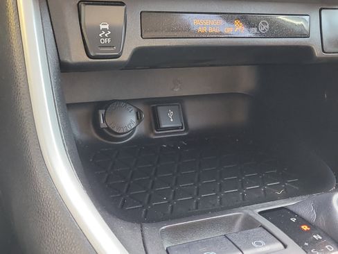 Certified 2022 Toyota RAV4 LE image 25