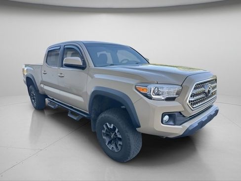 Used 2017 Toyota Tacoma TRD Off-Road w/ Premium & Technology Package image 5