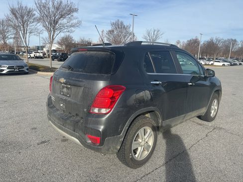 Used 2017 Chevrolet Trax LT w/ LT Convenience Package image 5