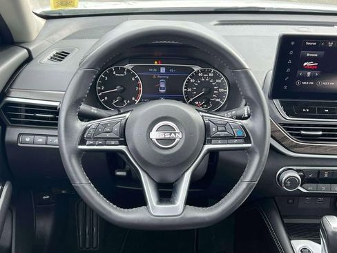 Used 2023 Nissan Altima 2.5 SV w/ SV Premium Package image 14