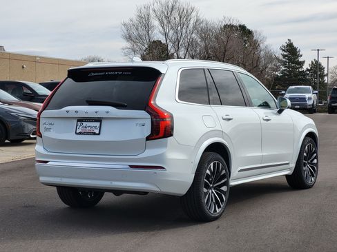 New 2026 Volvo XC90 T8 Plus image 2