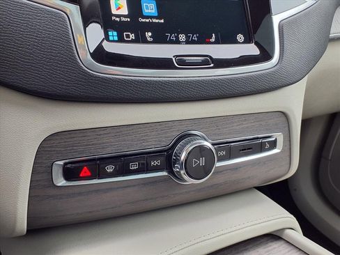 Used 2023 Volvo XC90 B6 Plus image 14