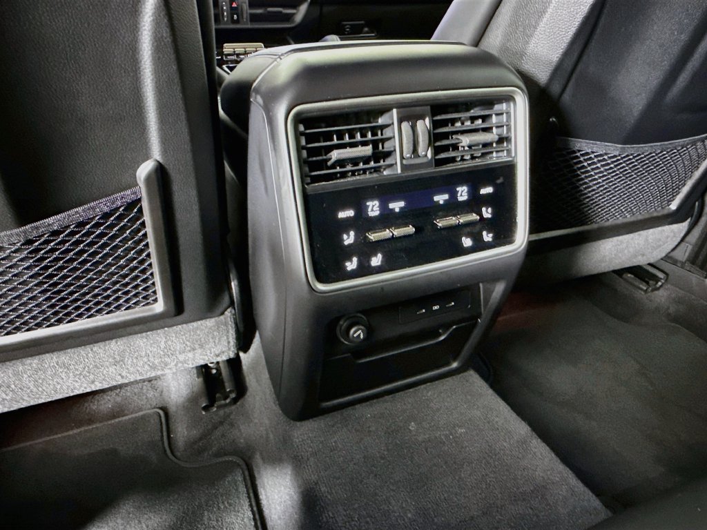 Used 2025 Porsche Cayenne Turbo AWD/4WD image 16