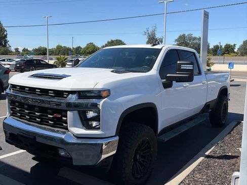 Used 2021 Chevrolet Silverado 2500 LT w/ Convenience Package image 2