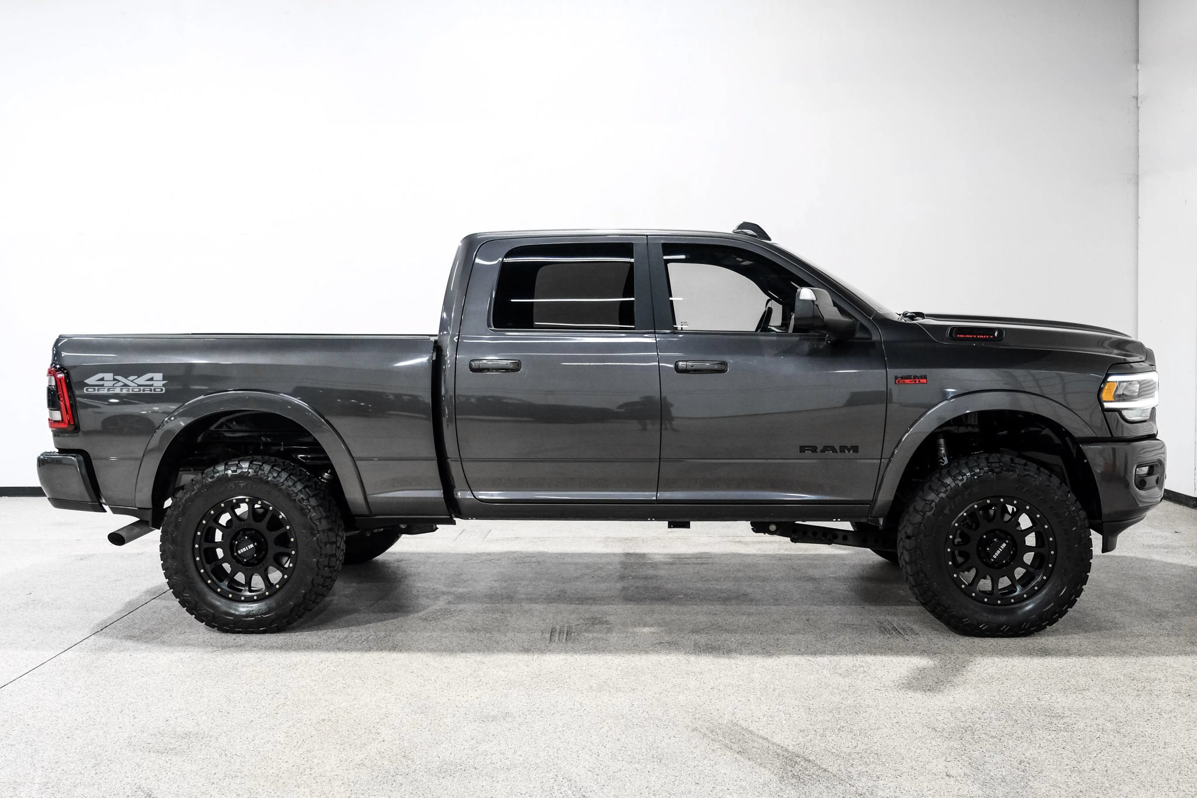 Used 2020 RAM 2500 Laramie w/ Night Edition AWD/4WD image 5