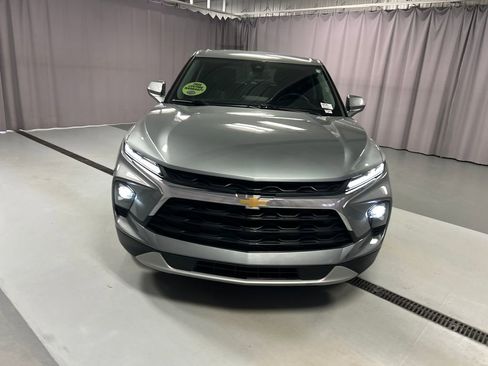 Used 2025 Chevrolet Blazer LT FWD image 2