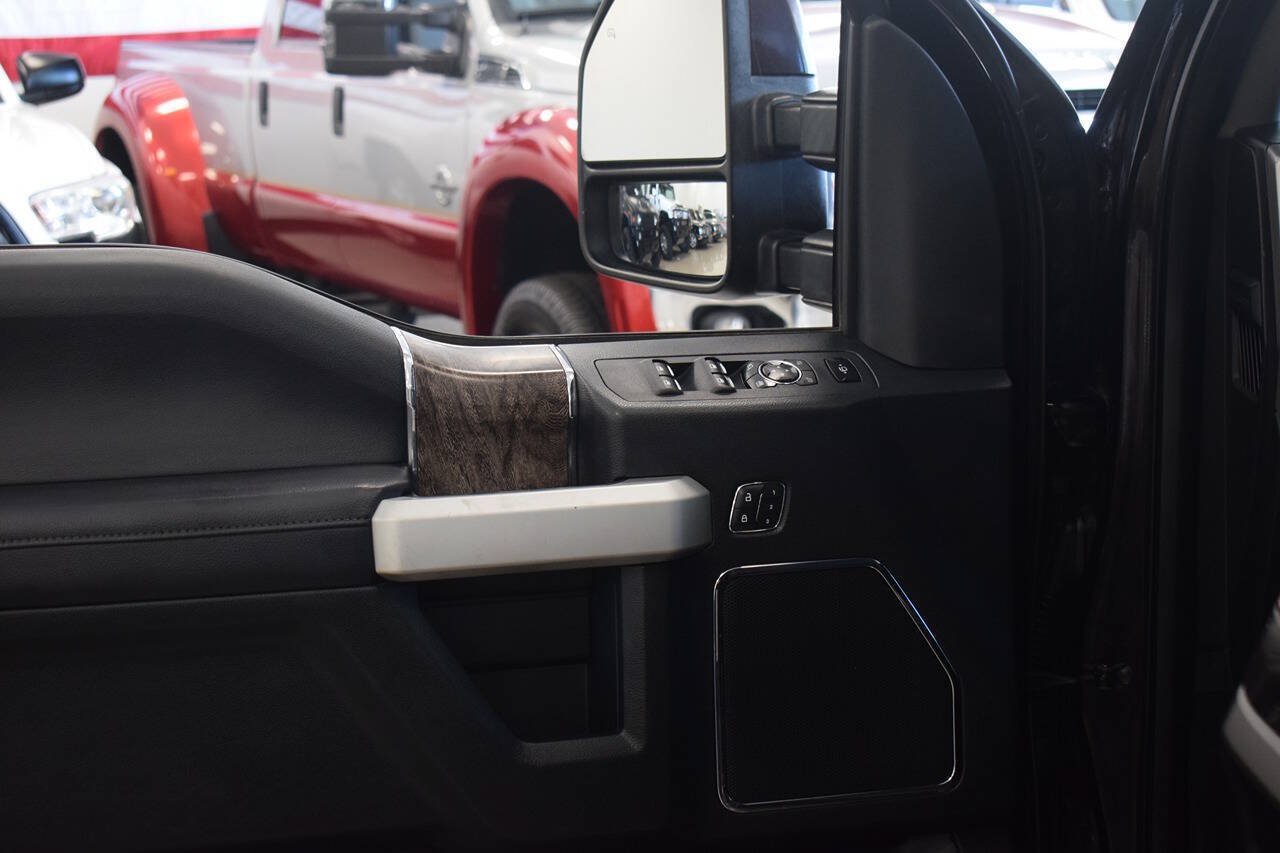 Used 2018 Ford F250 Lariat w/ Lariat Ultimate Package RWD image 24