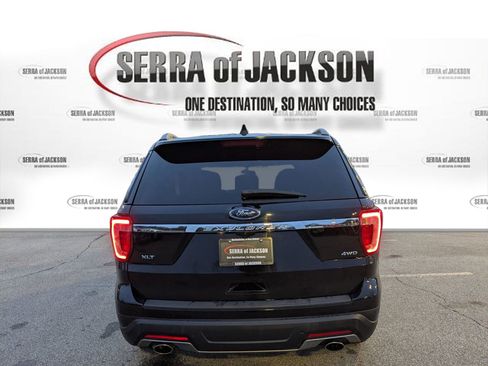 Used 2018 Ford Explorer XLT image 4