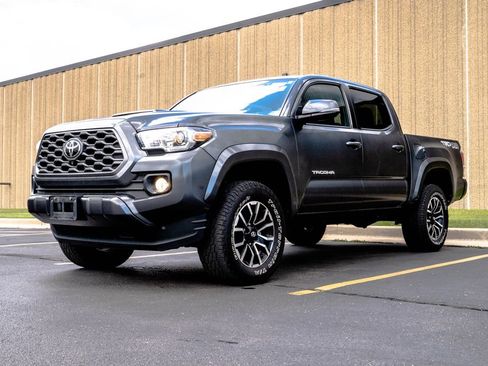 Used 2023 Toyota Tacoma TRD Sport w/ Advanced Technology Package AWD/4WD image 4