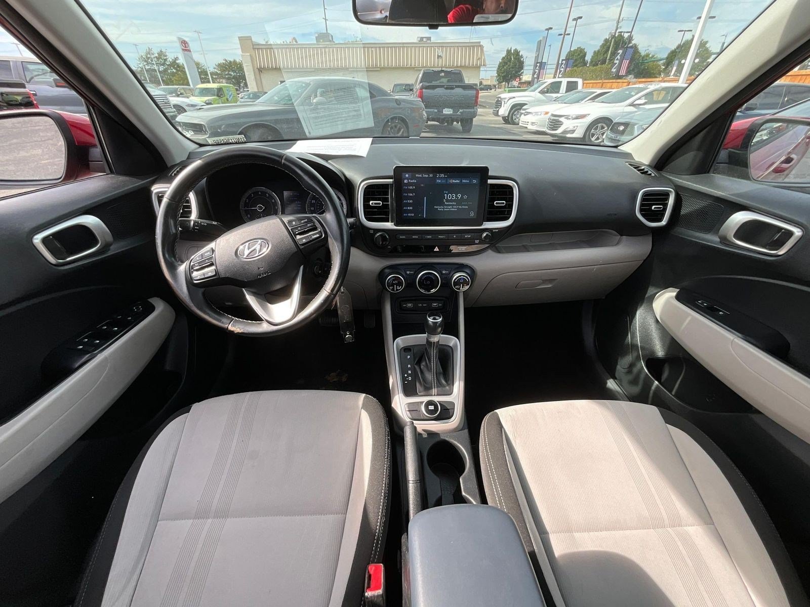 Used 2022 Hyundai Venue SEL FWD image 7