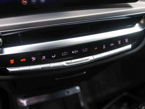 Used 2025 Cadillac Lyriq Luxury image 17