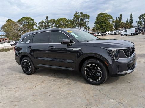 Certified 2025 Kia Sorento S w/ Panoramic Sunroof Package image 3