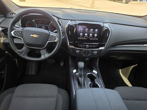 Used 2023 Chevrolet Traverse LT FWD image 9