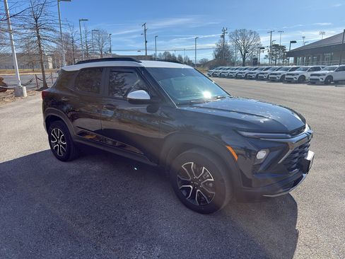 Used 2024 Chevrolet TrailBlazer ACTIV w/ Driver Confidence Package image 6