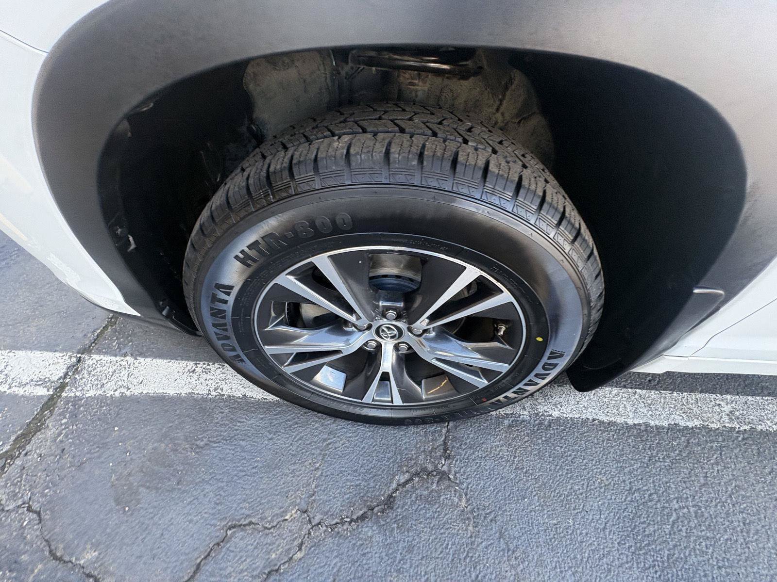 Used 2018 Toyota Highlander Plus AWD/4WD image 10