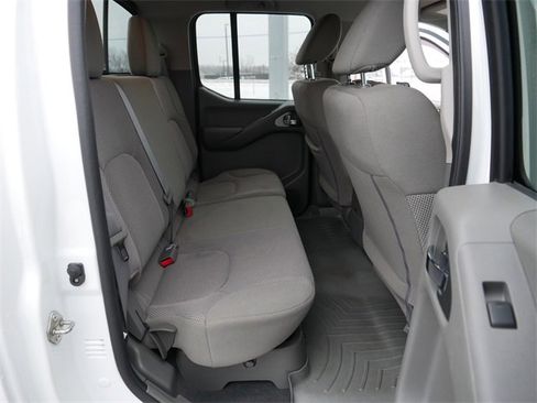 Used 2019 Nissan Frontier SV image 17