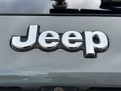 Used 2020 Jeep Cherokee Limited FWD image 11