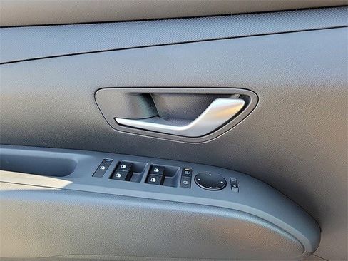 Used 2025 Hyundai Santa Cruz SE image 31