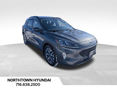 Used 2020 Ford Escape Titanium image 12