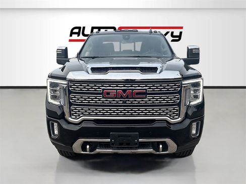Used 2022 GMC Sierra 2500 Denali w/ Denali Black Diamond Edition image 2