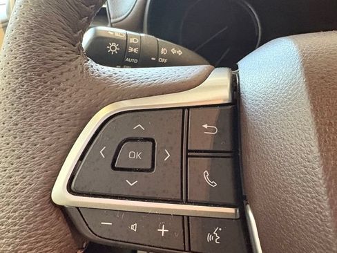 Used 2024 Toyota Sienna Platinum AWD/4WD image 19