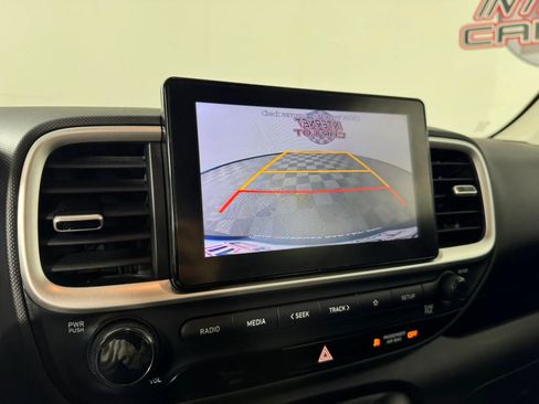 Used 2021 Hyundai Venue SEL FWD image 17