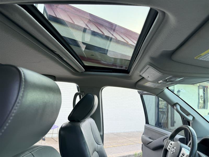 Used 2013 Nissan Frontier SL w/ Moonroof Pkg AWD/4WD image 15
