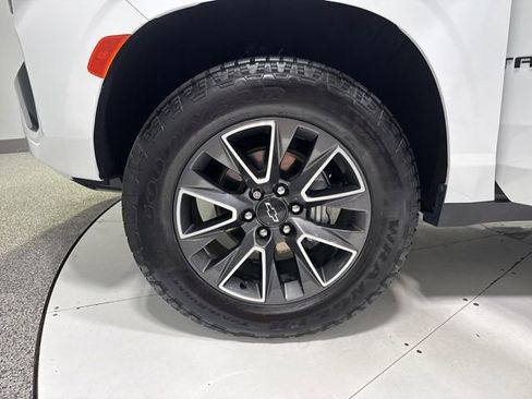 Used 2021 Chevrolet Tahoe Z71 w/ Luxury Package AWD/4WD image 11
