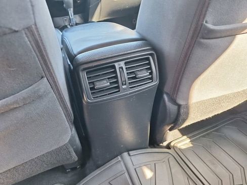Used 2016 Nissan Rogue S AWD/4WD image 13