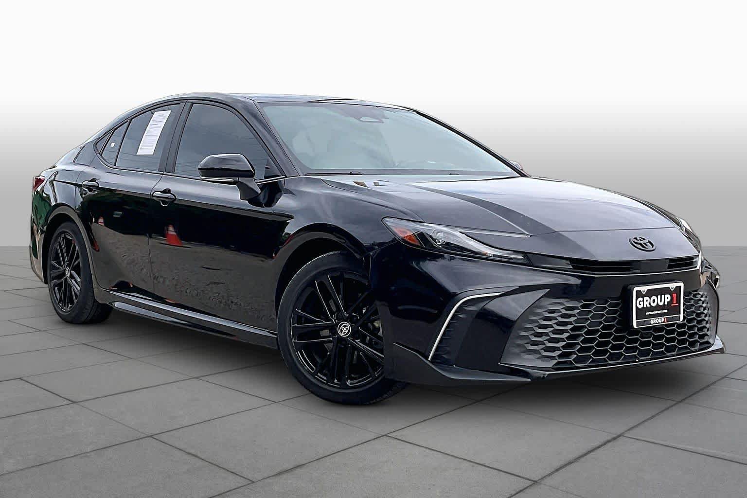 Used 2025 Toyota Camry SE w/ Convenience Package FWD image 3
