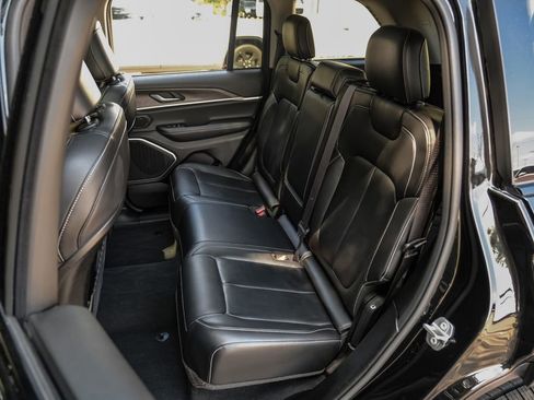 Used 2022 Jeep Grand Cherokee Limited image 50