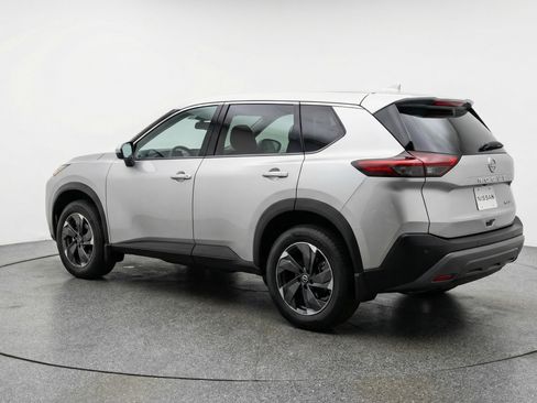 Used 2025 Nissan Rogue SV FWD image 6